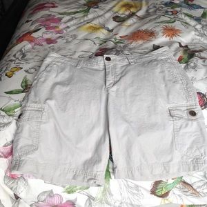 Edie Bauer shorts 8"